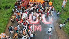 100 కిలోమీటర్లు దాటిన బీజేపీ ప్రజాసంగ్రామ యాత్ర.. 100 కేజీల కేక్ కట్ చేసిన బండి సంజయ్