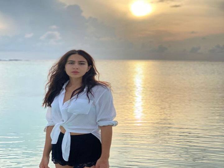 Sara Ali Khan Share photo on social media Sara Ali Khan ने वेस्टर्न लुक में शेयर की फोटो, देखें तस्वीर