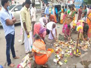 காஞ்சிபுரம் கச்சபேஸ்வரர் அமாவாசை பூஜைக்கு தடை; கோயில்  முன் குவிந்த பெண்கள்!