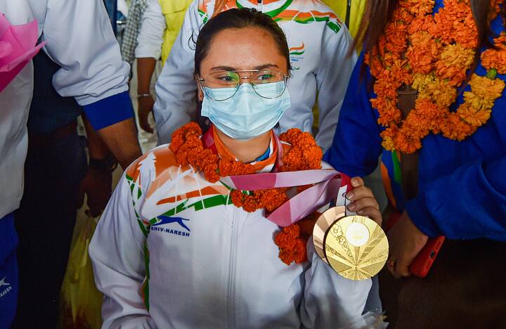 The last batch of Indian para athletes, who returned home this evening were the badminton contingent, shooters and recurve archery team. Photo: PTI