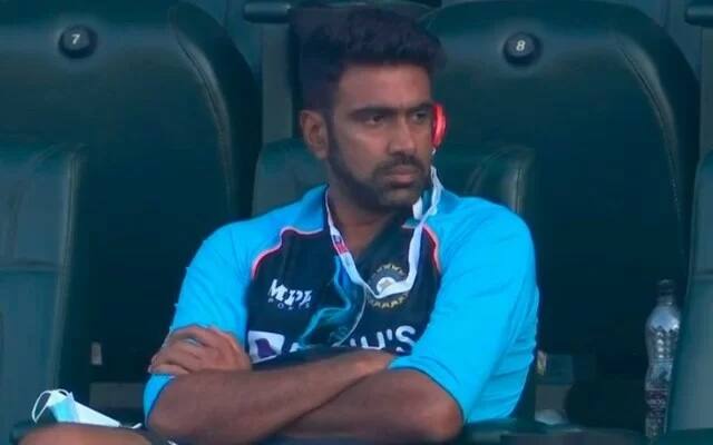 ENG vs IND: Twitter dejected spotting Ravichandran Ashwin sitting all alone at The Oval ENG vs IND 2021:  સ્ટેડિયમમાં એકલો બેઠેલો દેખાયો અશ્વિન, ફેન્સ બોલ્યા- બહુ જ ખરાબ લાગી રહ્યું છે