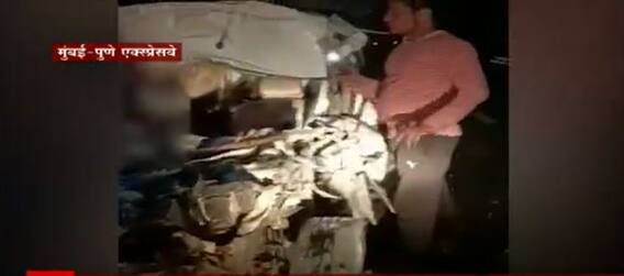 Mumbai-Pune Expressway Accident : मुंबई-पुणे द्रुतगती महामार्गावर भीषण अपघात, दोघे गंभीर जखमी