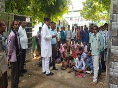 Pilibhit News: नेपाल से आए हाथियों ने कई एकड़ गन्ने की फसल को रौंदा, धरने पर बैठे ग्रामीण