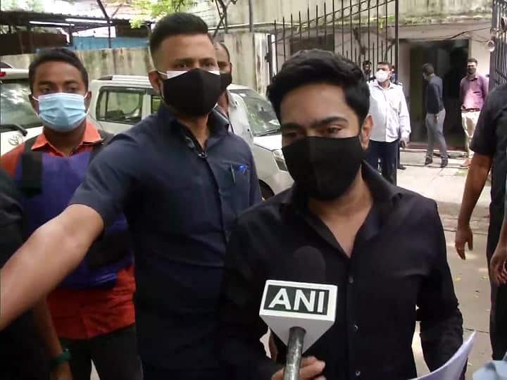 Delhi: TMC General Secretary Abhishek Banerjee reaches Enforcement Directorate office ममता बनर्जी के भतीजे अभिषेक बनर्जी ED दफ्तर पहुंचे, अधिकारियों ने PMLA एक्ट के तहत लिखवाई शपथ
