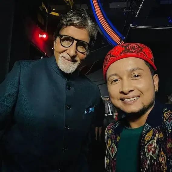 অমিতাভ বচ্চনের সঙ্গে সেলফি তুললেন ইন্ডিয়ান আইডল ১২-র বিজয়ী পবনদীপ রাজন।