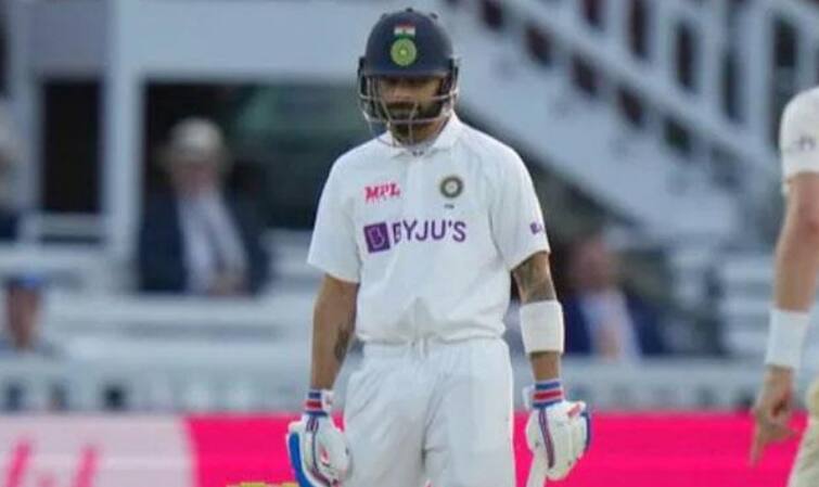 Captain Virat Kohli got angry and knocking his hand on the door after out in the second innings, see video આઉટ થયા બાદ ગુસ્સામાં કોહલી ડ્રેસિંગ રૂમમાં જઇને કોને મારવા લાગ્યો, કીટ આમતેમ ફેંકી દીધી ને પછી....... VIDEO