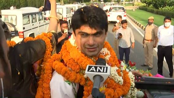 Tokyo Paralympics | Grand welcome of Suhas LY in Delhi, says - 'This medal belongs to India'