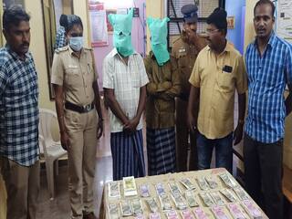 Two arrested for seizing counterfeit notes worth about Rs 20 lakh at Rayappanpatti near Theni Kambam உஷார்..! சாலையோர சிறு வியாபாரிகளை குறி வைக்கும் கள்ள நோட்டு கும்பல்.. தேனியில் அதிர்ச்சி!