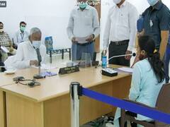 बिहारः DGP कहते हैं, 'लड़कियां पहले फंसाती हैं फिर आरोप लगाती हैं', जनता दरबार में युवती ने लगाए आरोप