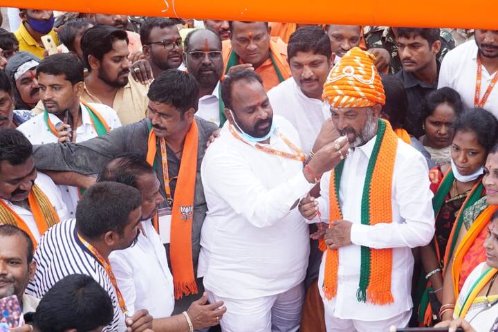 భారతీయ జనతా పార్టీ చేపట్టిన పాదయాత్రను వికారాబాద్ ప్రజలు ఆశీర్వదించారని బండి సంజయ్ చెప్పారు.