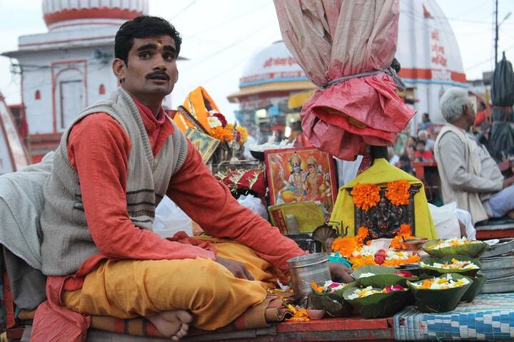 সাধারণ ভাবে শুক্লপক্ষের গণেশ চতুর্থীতে চাঁদ দেখা বারণ। পঞ্জিকা মতে আজ সারা দিন চতু্র্থী তিথি রয়েছে।