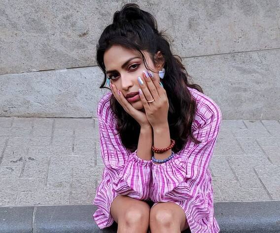 Amalapaul Latest Photos: విరిసిన గులాబీలా కనిపిస్తోన్న అమలాపాల్ Amalapaul Latest Photos: విరిసిన గులాబీలా కనిపిస్తోన్న అమలాపాల్