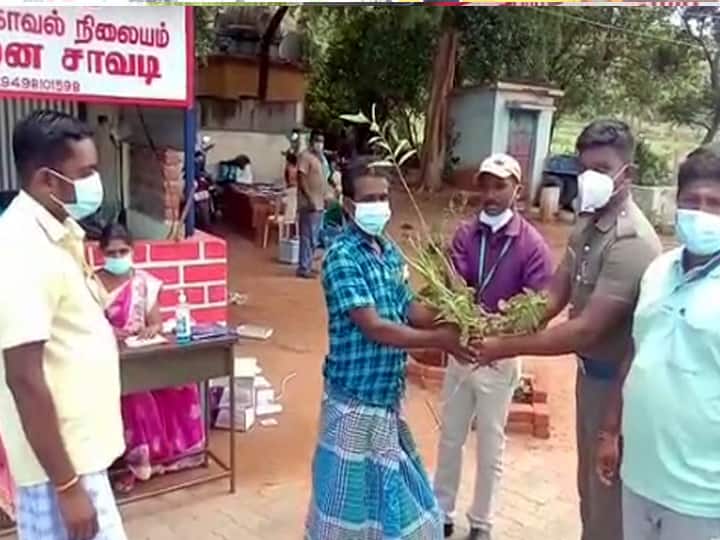 Saplings for the corona examiner at the Antipathy check post தேனியில் கொரோனா பரிசோதனை செய்தால் மரக்கன்றுகள் இலவசம்...!