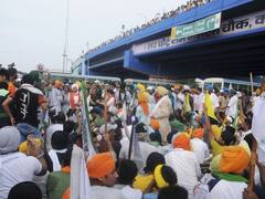 Farmers Protest: करनाल में किसानों और सरकार के बीच बढ़ी तकरार