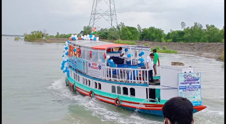 যে পরিষেবা শুরু হওয়ায় স্বাভাবিকভাবেই খুশি গোসাবার বাসিন্দারা। আপাতত একটি ওয়াটার অ্যাম্বুল্যান্স দিয়েই শুরু হল পরিষেবা। ছবি ও তথ্য: শান্তনু নস্কর