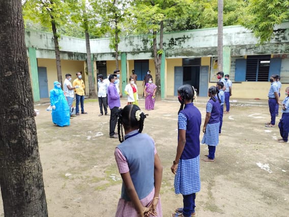திருவண்ணாமலையில் 4 ஆசிரியர்கள் மற்றும் ஒரு மாணவிக்கு கொரோனா திருவண்ணாமலையில் 4 ஆசிரியர்கள் மற்றும் ஒரு மாணவிக்கு கொரோனா