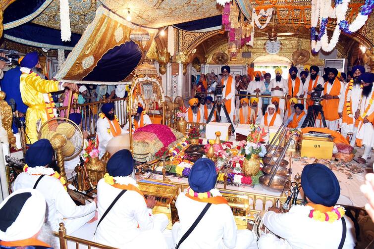 First Parkash purab of Guru Granth Sahib Ji celebrated at Sri Harmandir Sahib ਸ੍ਰੀ ਹਰਿਮੰਦਰ ਸਾਹਿਬ ਵਿਖੇ ਮਨਾਇਆ ਗੁਰੂ ਗ੍ਰੰਥ ਸਾਹਿਬ ਜੀ ਦਾ ਪਹਿਲਾ ਪ੍ਰਕਾਸ਼ ਦਿਹਾੜਾ