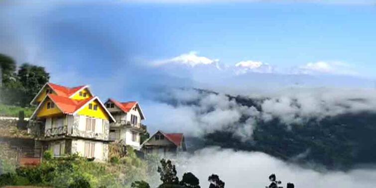 Kalimpong Snowfall West Bengals Kalimpong receives first snow of season Kalimpong Snowfall : সূর্য ডোবার বেলায় রিশপ ঢাকল সাদা চাদরে, কালিম্পং দেখল বছরের প্রথম তুষারপাত