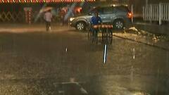 Mumbai Rains : तासाभरापासून मुंबईत मुसळधार पाऊस, वाहतूक संथ गतीनं, अनेक ठिकाणी पाणी साचलं