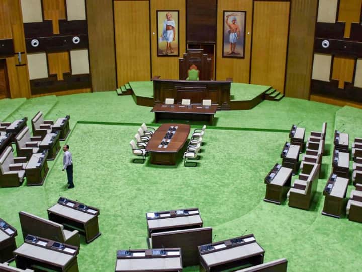 Jharkhand Assembly Disrupted For The Second Day Over Namaz Room BJP MLAs Chant 'Jai Shri Ram' During Jharkhand Assembly Session, Protest Against 'Namaz Room'