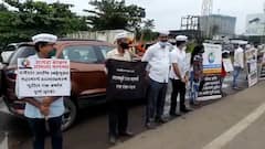 आम्ही कोल्हापूर मार्गे जाणार नाही, कोकणातूनच जाणार;Mumbai-Goaमहामार्गाची दुरावस्था,रायगडमध्ये आंदोलन