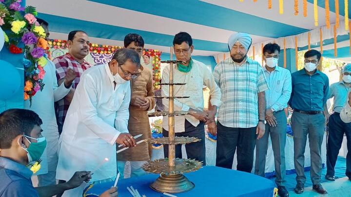 দিনে হোক বা রাতবিরেতে রোগী নিয়ে এক দ্বীপ থেকে আরেক দ্বীপে পৌঁছতে জলপথই এখানে একমাত্র ভরসা।