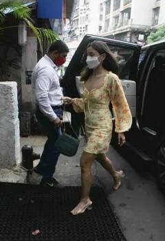 ਆਲੀਆ ਭੱਟ ਸਟਾਈਲਿਸ਼ ਅੰਦਾਜ਼ 'ਚ ਲੰਚ ਕਰਨ ਪਹੁੰਚੀ, ਫਲੋਰਲ ਡਰੈੱਸ 'ਚ ਦਿਖੀ ਬੇਹੱਦ ਖੂਬਸੂਰਤ