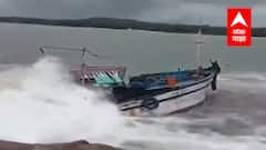 Ratnagiri : लाटेच्या तडाख्यात अजस्त्र बोटीचे तुकडे, सुदैवान बोटीवरचे 3 खलाशी बचावले : ABP Majha