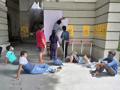 Student Agitation : রাজ্যে স্কুল-কলেজ, বিশ্ববিদ্যালয় খোলার দাবিতে এখনও অবস্থান বিক্ষোভে প্রেসিডেন্সির পড়ুয়ারা