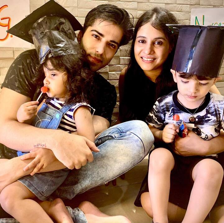 टीवी अभिनेता किंशुक महाजन के जुड़वा बच्चों का नाम साहिर और साइशा हैं. साल 2017 में इनका जन्म हुआ था.