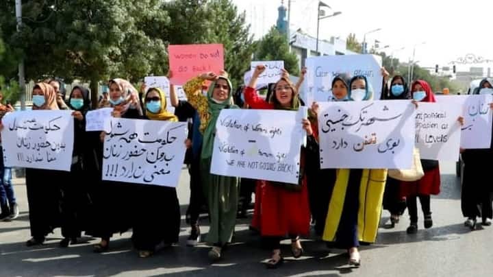 Taliban Fire Shots to disperse Anti-Pakistan Rally in Afghanistan Capital Kabul Taliban News: ஆப்கானில் பாகிஸ்தானுக்கு வலுக்கும் எதிர்ப்பு; தலிபான்கள் துப்பாக்கிச்சூடு!