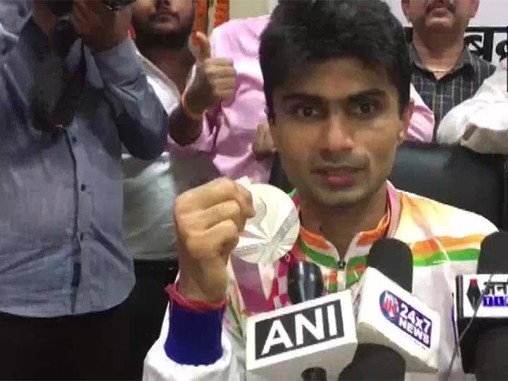 Tokyo Paralympics: नोएडा पहुंचने पर डीएम सुहास एलवाई का जोरदार स्वागत, बोले- इसकी कल्पना नहीं थी