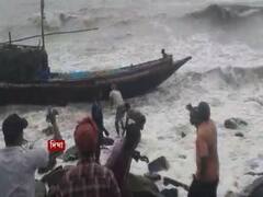 Digha Tidal Waves দিঘা উপকূল জুড়ে জলোচ্ছ্বাস, ডুবল ট্রলার
