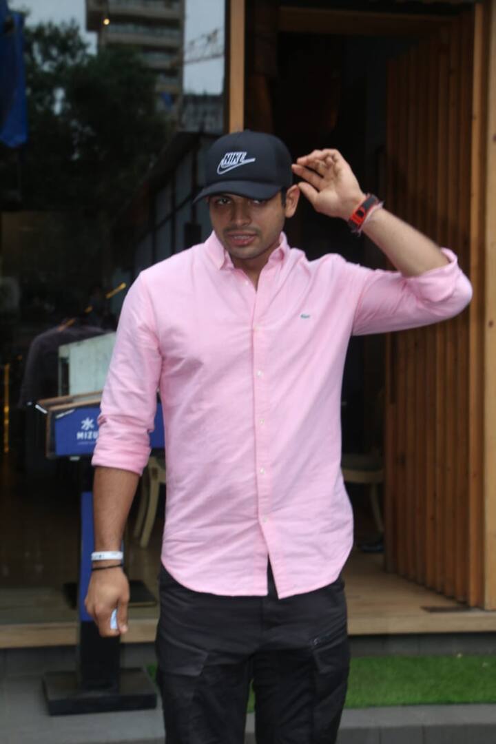 नीरज चोपड़ा साल 2021 में अब किसी और टूर्नामेंट में हिस्सा नहीं लेंगे और उन्होंने 2021 का सीजन खत्म कर दिया है. नीरज चोपड़ा का यह फैसला व्यस्त यात्राओं के मद्देनज़र किया है.