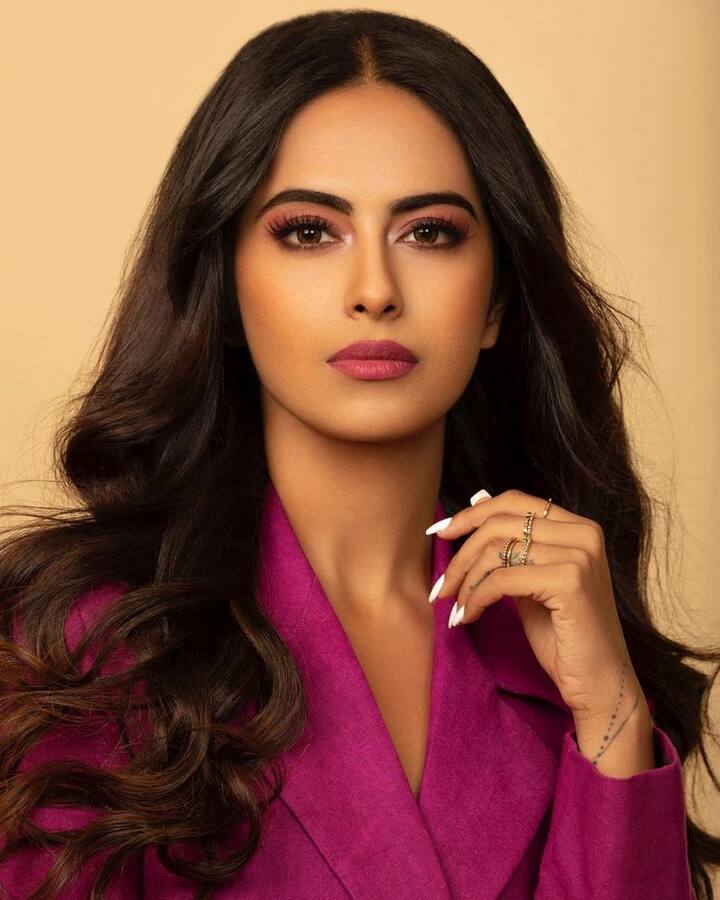 (Photo Credit : Instagram) దీంతో టాలీవుడ్ దర్శకనిర్మాతలు అవికా గోర్ ను హీరోయిన్ గా తీసుకోవడం మొదలుపెట్టారు.