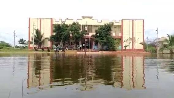 Kadiri News: కుంటలో బడి కట్టారు.. పాఠశాలను ముంచారు.. విద్యార్థులను భయపెట్టారు