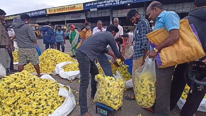 ’விநாயகர் சதுர்த்தி எதிரொலி’- விண்ணை முட்டும் விலையில் மலர்கள்...!