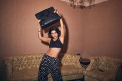 Samantha : సిక్స్ ప్యాక్ లుక్ తో షాకిస్తోన్న సమంత.. ఫోటోలు వైరల్.. 