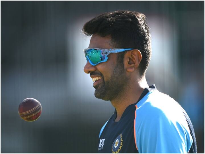 टीम इंडिया ने ओल्ड ट्रैफर्ड क्रिकेट स्टेडियम में ट्रेनिंग शुरू कर दी है. भारतीय क्रिकेट बोर्ड (BCCI) ने खिलाड़ियों की ट्रेनिंग की फोटो ट्विटर पर शेयर की हैं.