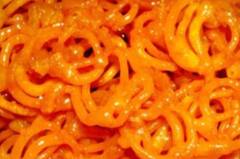 Chandni Chowk Food: मुगलकालीन जलेबी का लेना है मजा तो पहुंचे चांदनी चौक, जानिए घर में कैसे बना सकते हैं आसानी से जलेबी