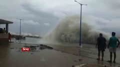 Digha: জোয়ার শুরু হতেই দিঘায় গার্ডওয়াল টপকে ঢুকছে সমুদ্রের জল