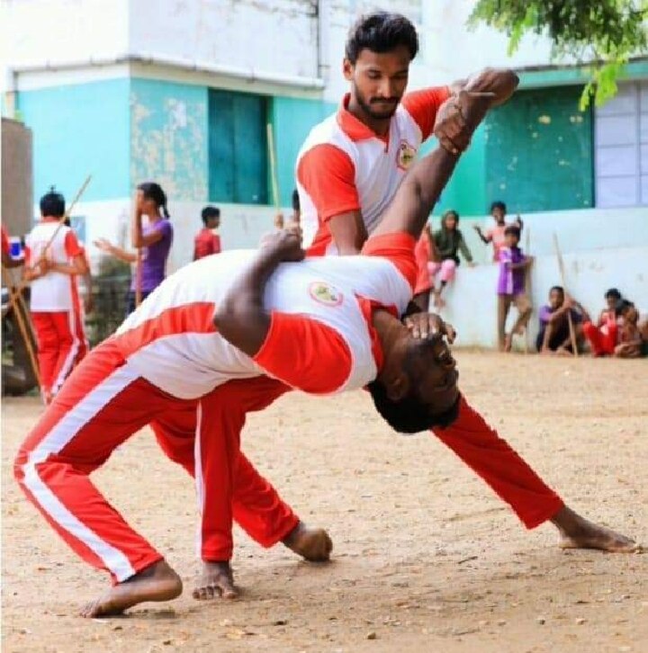 அழிந்துவரும்  கலைகளுக்கு ஆக்கம் கொடுக்கும் தருமபுரி இளைஞர்...!