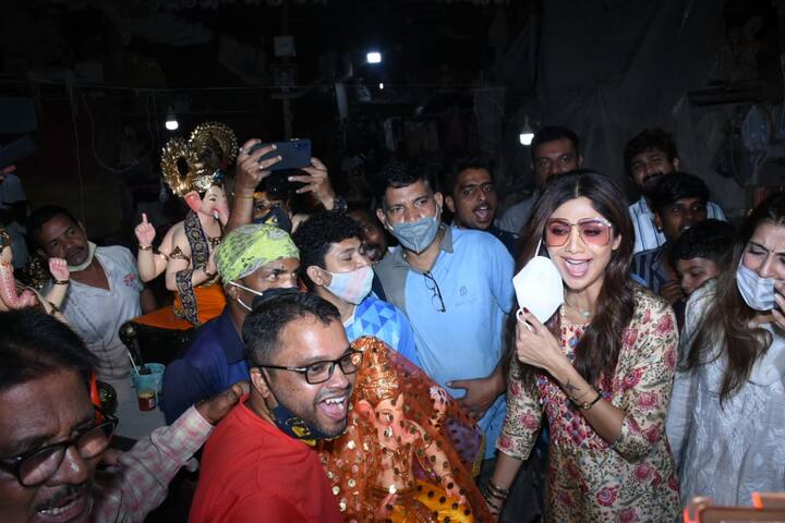 सामने आई तस्वीरों में शिल्पा शेट्टी पूरी तरह जश्न में डूबी दिखाई दे रही हैं.  (Photo Credit: Manav Manglani)
