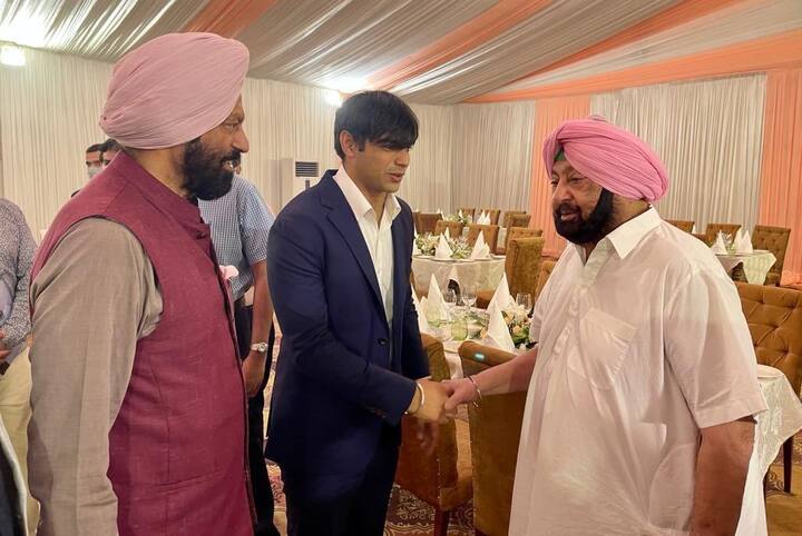 Capt Amarinder Singh meets with Neeraj Chopra and other Olympic winners. (Image: Twitter/ @ANI)