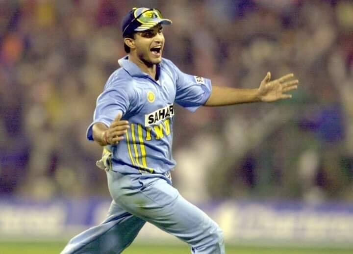 सौरव गांगुली क्रिकेटच्या मैदानावर दादा म्हणून प्रसिद्ध आणि भारताच्या सर्वात यशस्वी कर्णधारांपैकी एक असलेल्या सौरव गांगुलीने आतापर्यंत 37 वेळा प्लेअर ऑफ द मॅचचे विजेतेपद पटकावले आहे. बीसीसीआयचे विद्यमान अध्यक्ष सौरव गांगुली एकूण 424 आंतरराष्ट्रीय सामने खेळले आहेत. सलग चार एकदिवसीय सामन्यांमध्ये सामनावीर होण्याचा विक्रमही त्याच्या नावावर आहे.