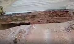 తూర్పుగోదావరి జిల్లాలో కుండపోతగా వర్షం.. తెగిపోయిన అన్నవరం, ఉమ్మడివరం మధ్య వంతెన