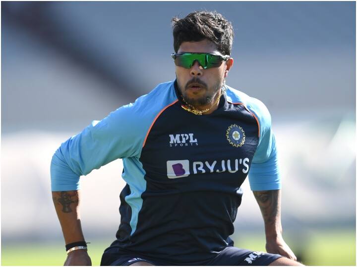 चेतेश्वर पुजारा, आर अश्विन और उमेश यादव अभ्यास करते दिख रहे हैं. वहीं कप्तान कोहली भी एक फोटो में खिलाड़ियों से कुछ कहते नज़र आ रहे हैं.