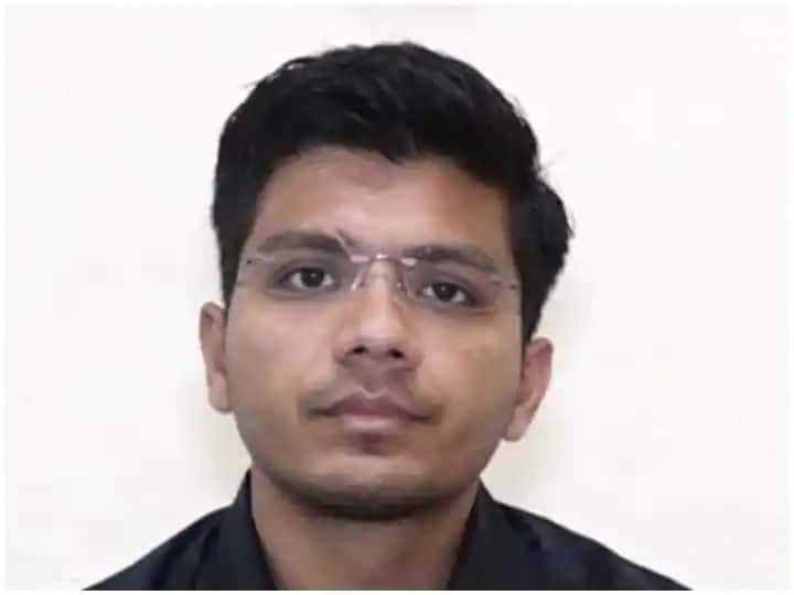 IAS Success Story: परिवार की आर्थिक स्थिति ठीक ना होने के बावजूद Shubham Gupta ने नहीं हारी हिम्मत, इस तरह बने आईएएस अफसर IAS Success Story Despite weak Economic background Shubham Gupta became IAS know his strategy IAS Success Story: परिवार की आर्थिक स्थिति ठीक ना होने के बावजूद Shubham Gupta ने नहीं हारी हिम्मत, इस तरह बने आईएएस अफसर