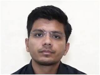 IAS Success Story: परिवार की आर्थिक स्थिति ठीक ना होने के बावजूद Shubham Gupta ने नहीं हारी हिम्मत, इस तरह बने आईएएस अफसर