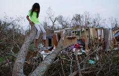 Hurricane Ida: அமெரிக்காவைப் புரட்டிப் போட்ட காஸ்ட்லி சூறாவளி ஐடா - புகைப்படங்கள்!